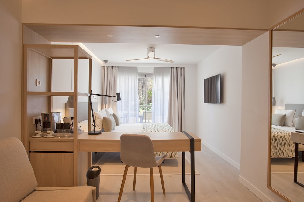 Premium Double Room, Partial Ocean View