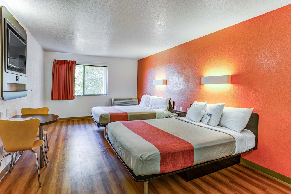 Deluxe Room, 2 Queen Beds, Non Smoking, Refrigerator & Microwave - Photo 1