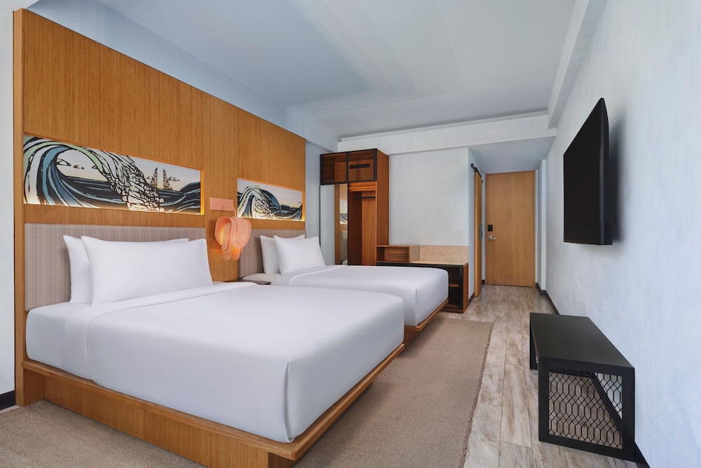 2 Twin/Single Beds, Aloft Large Guest Room - Photo 2