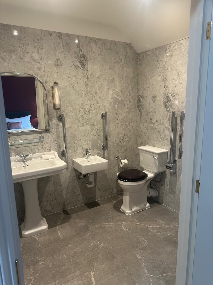 Lewtrenchard Manor, Photo 2