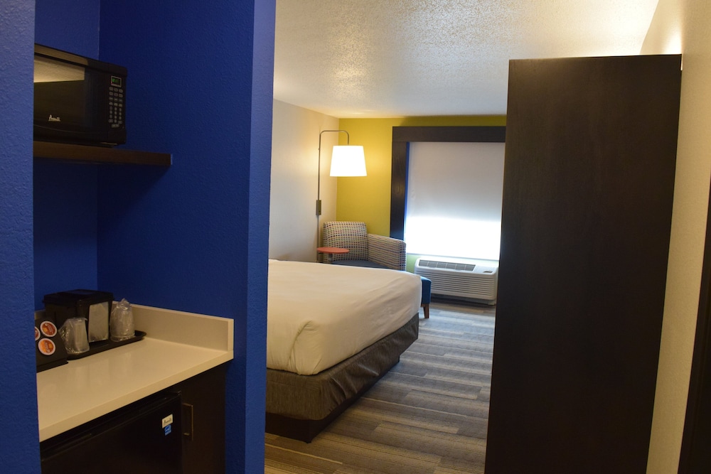 Standard Room, 1 King Bed - Photo 2