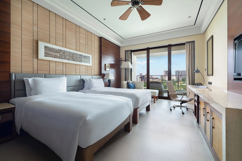 Standard Room, 2 Double Beds, City View (High Floor)