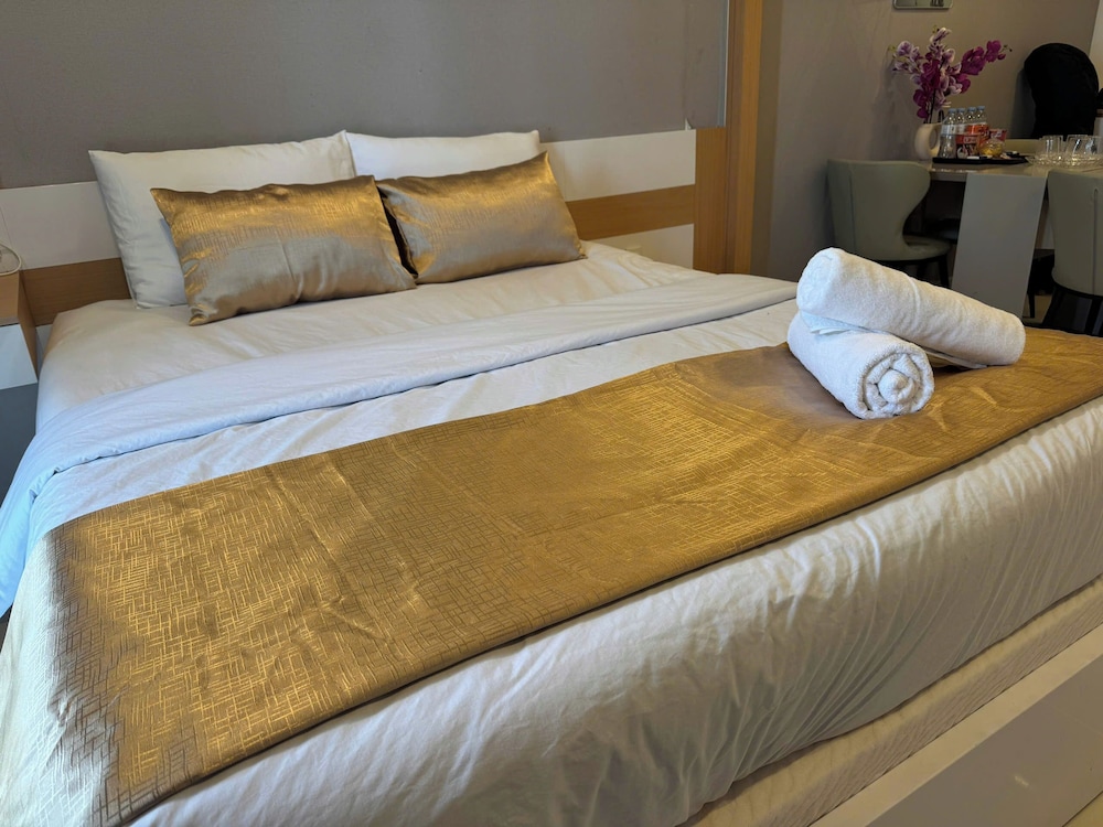 Grand Suite, Multiple Beds, Pool Access, Pool View