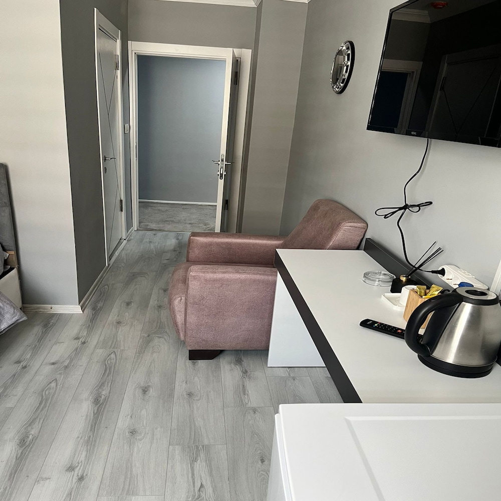 Family Room, Multiple Beds, Smoking photo 1