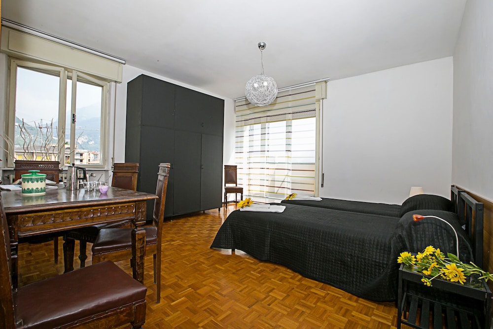 Family Apartment, Multiple Bedrooms (Breath of Lake Garda Apartment)