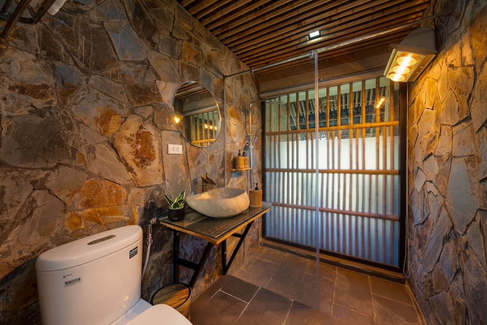 Family Room - Photo 16