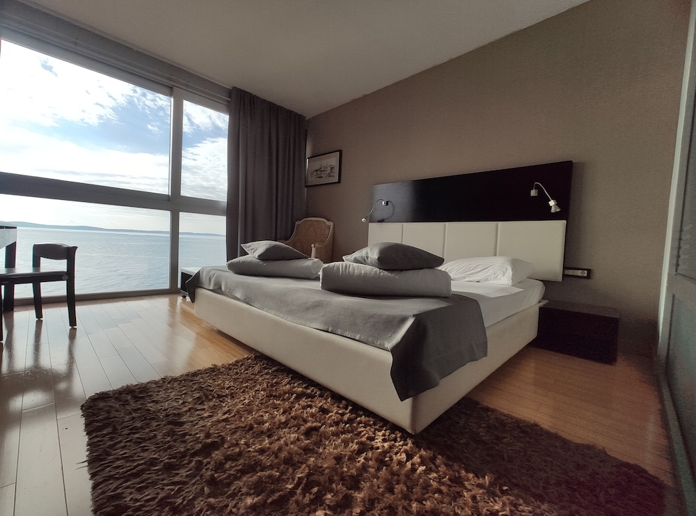 Deluxe Suite, Sea View