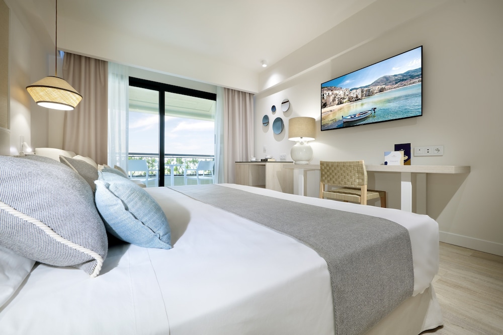 Deluxe Double Room Single Use (Signature Level)