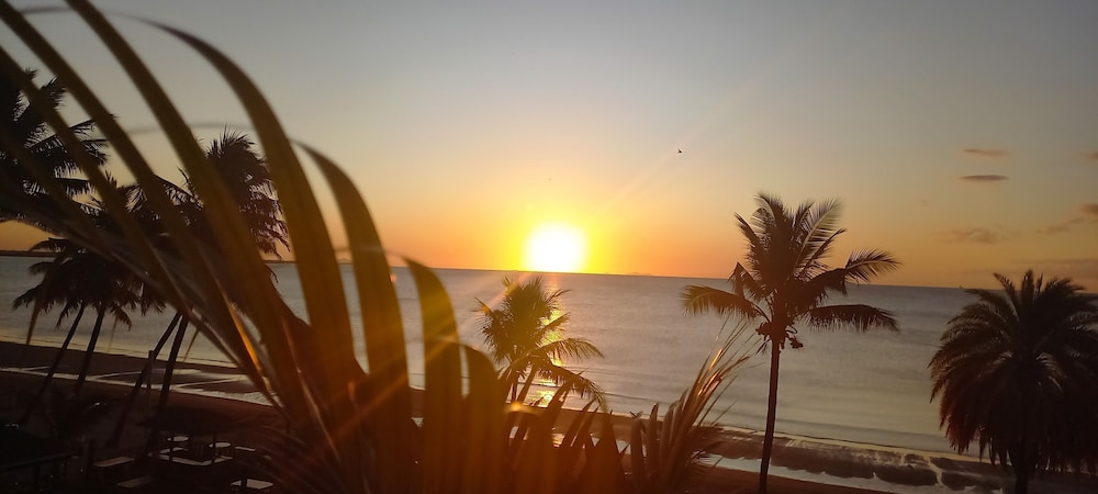 Sunset Suite with Beachfront Balcony photo 3