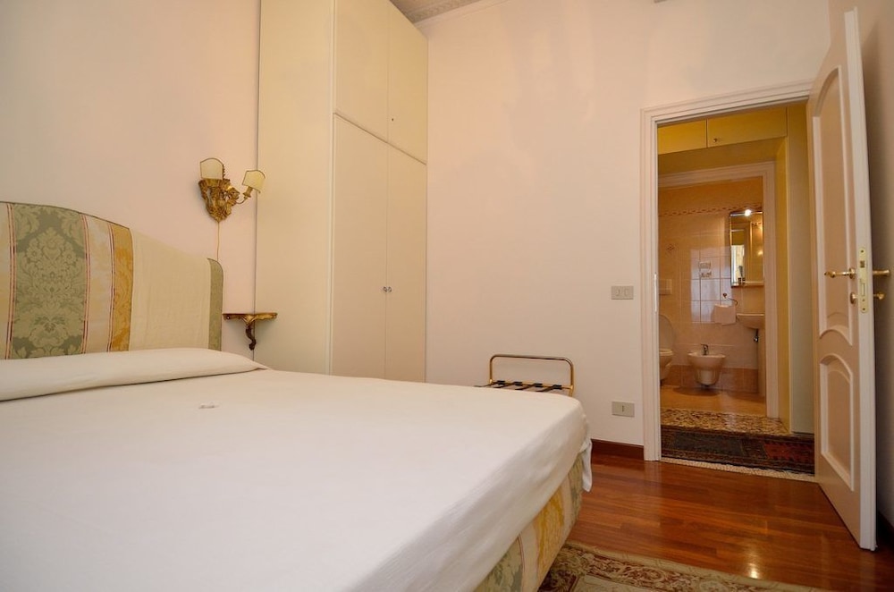 Double Room, Private Bathroom (not in room) photo 3