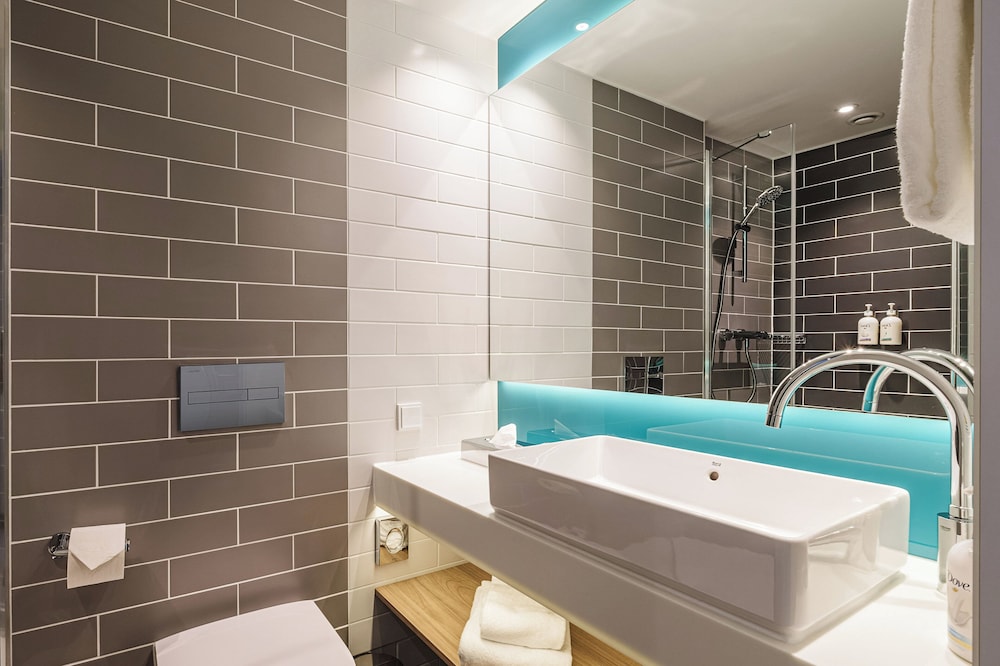 Suite, 2 Bedrooms - Photo 12