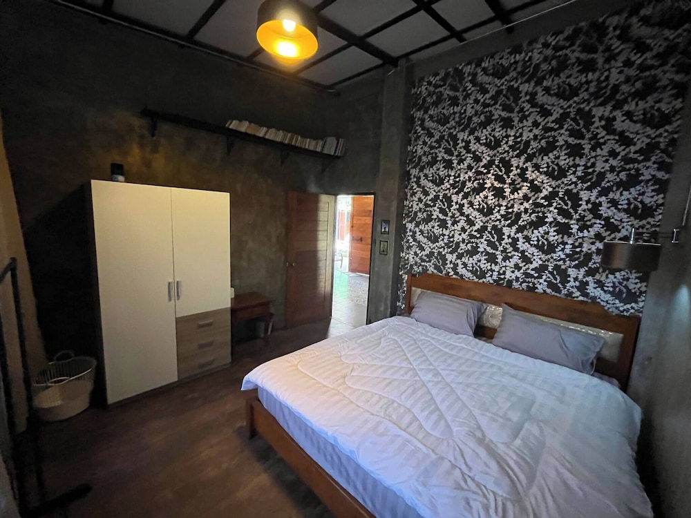 House, 3 Bedrooms, Smoking, Balcony photo 3