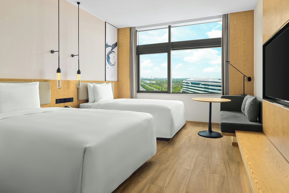 Room, 2 Double Beds, City View