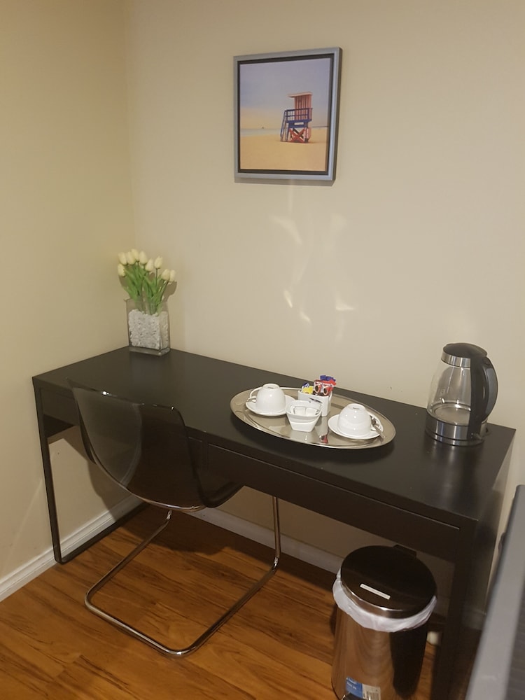 Large Double Room with Shared Bathroom (2), photo 6