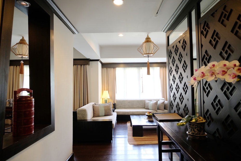 Suite, 2 Bedrooms - Photo 11