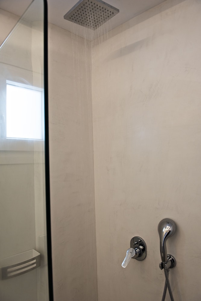 Standard Triple Room - Photo 9