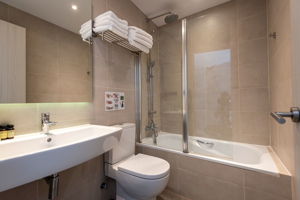 Quadruple Room, City View (2 extra beds) photo 2