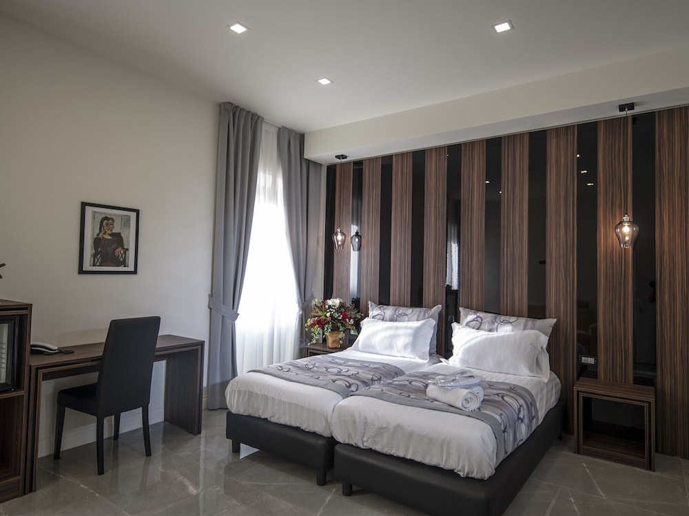 Deluxe Double Room - Photo 1