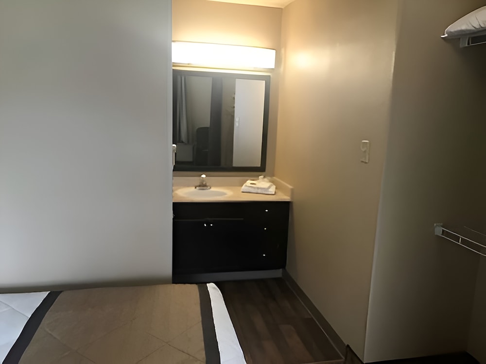 Studio, Multiple Beds - Photo 1