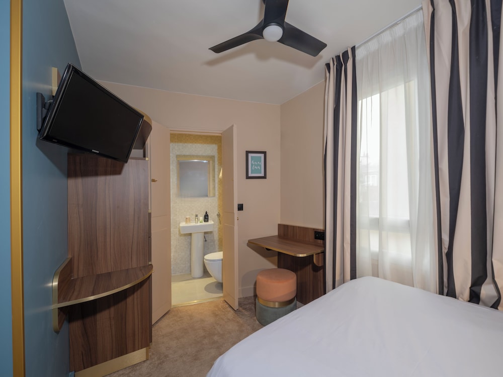 Tiny Double Room (9 sq meter) photo 3