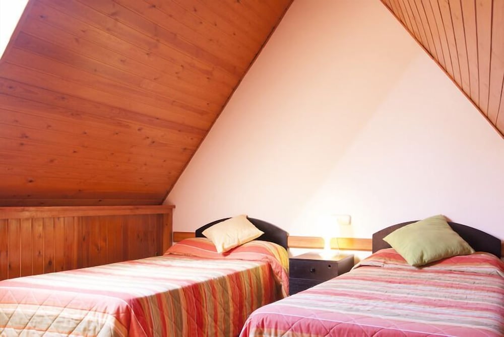 Quadruple Room (1 Double Bed And 2 Single Beds) photo 2