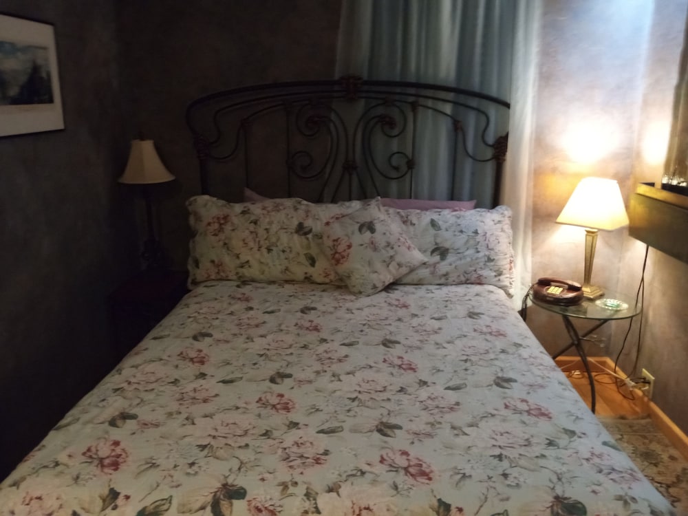Deluxe Room, 1 Queen Bed, Jetted Tub, Ground Floor photo 1