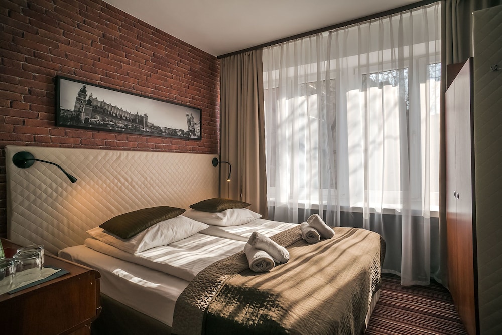 Double or Twin Room - Photo 10