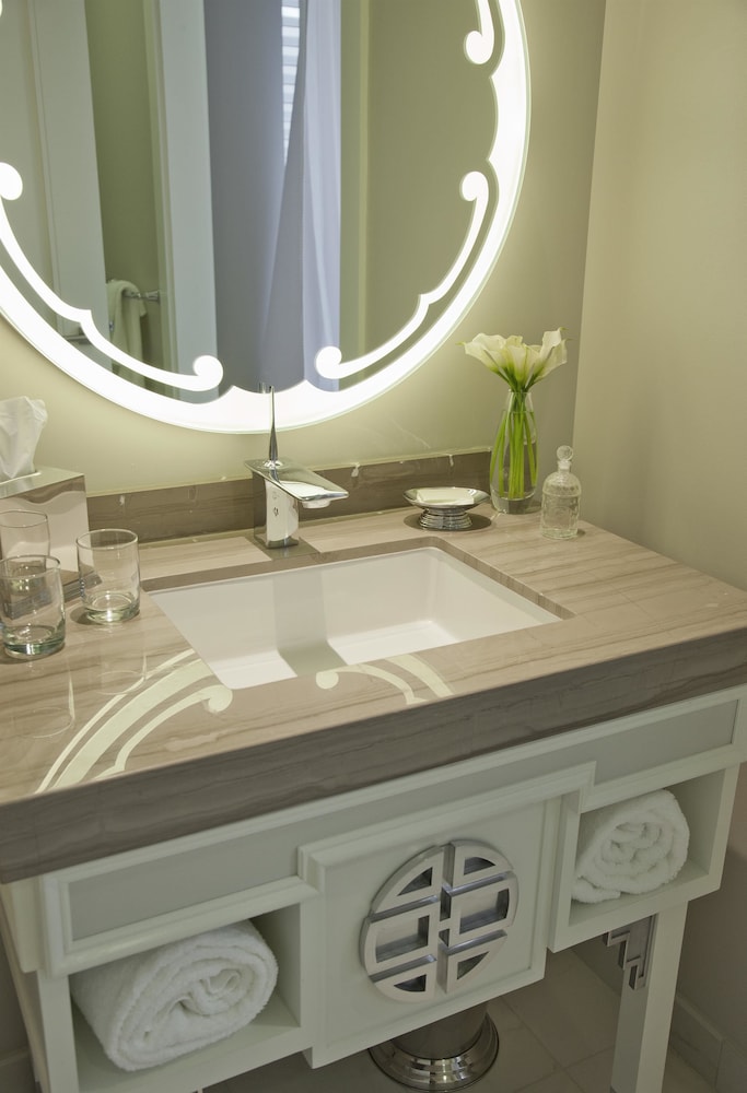 Superior Room, 1 Queen Bed, Accessible - Photo 2