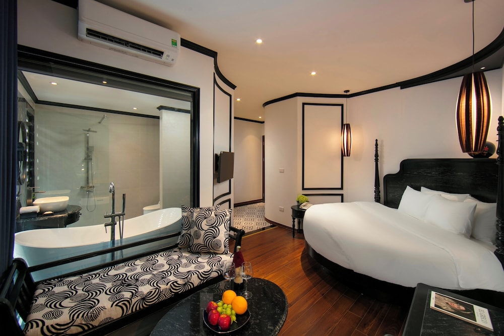 Honeymoon Room, 1 King Bed, City View
