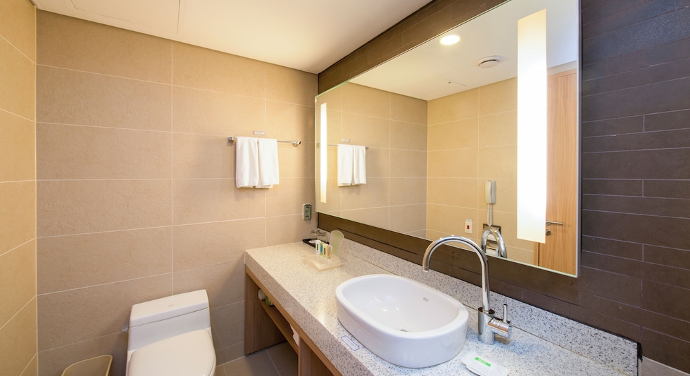 Standard Room, 2 Twin Beds (Furnished Balcony) - Photo 4