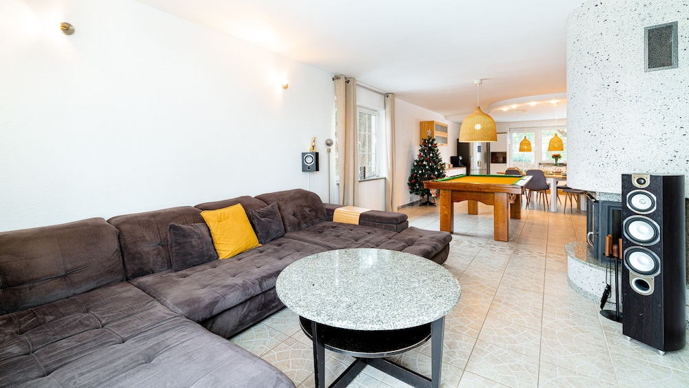 Apartment (6a) photo 1