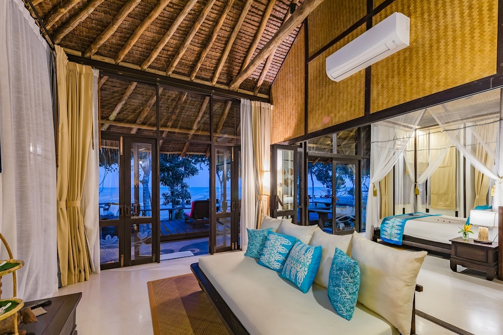 1 Bedroom Beach Front Villa - Photo 12