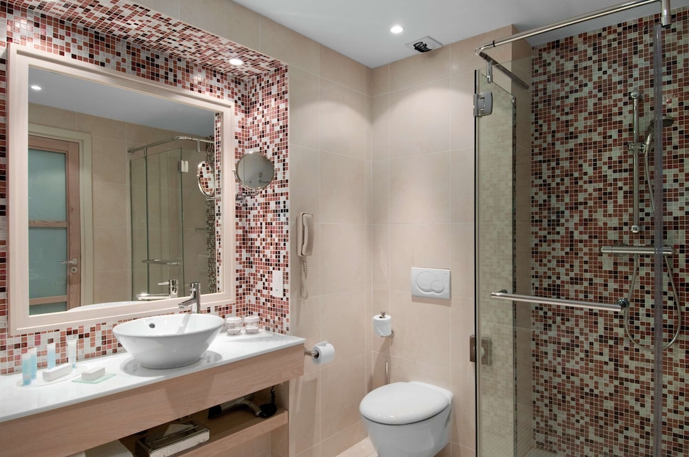 Deluxe Room, 1 King Bed, Lake View (Spa) - Photo 7