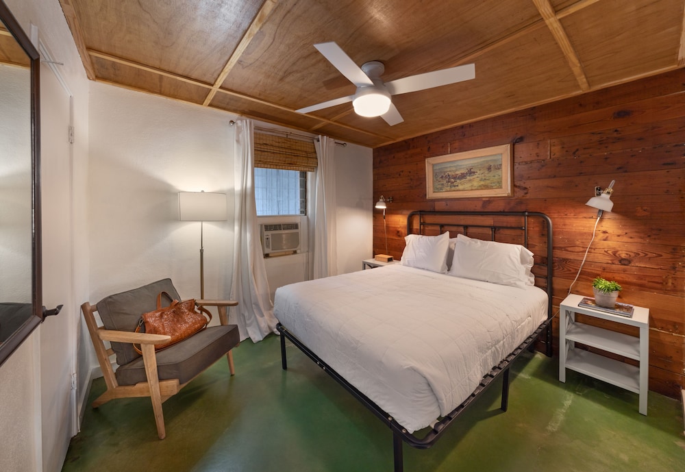 #5 Classic Quarters Cabin