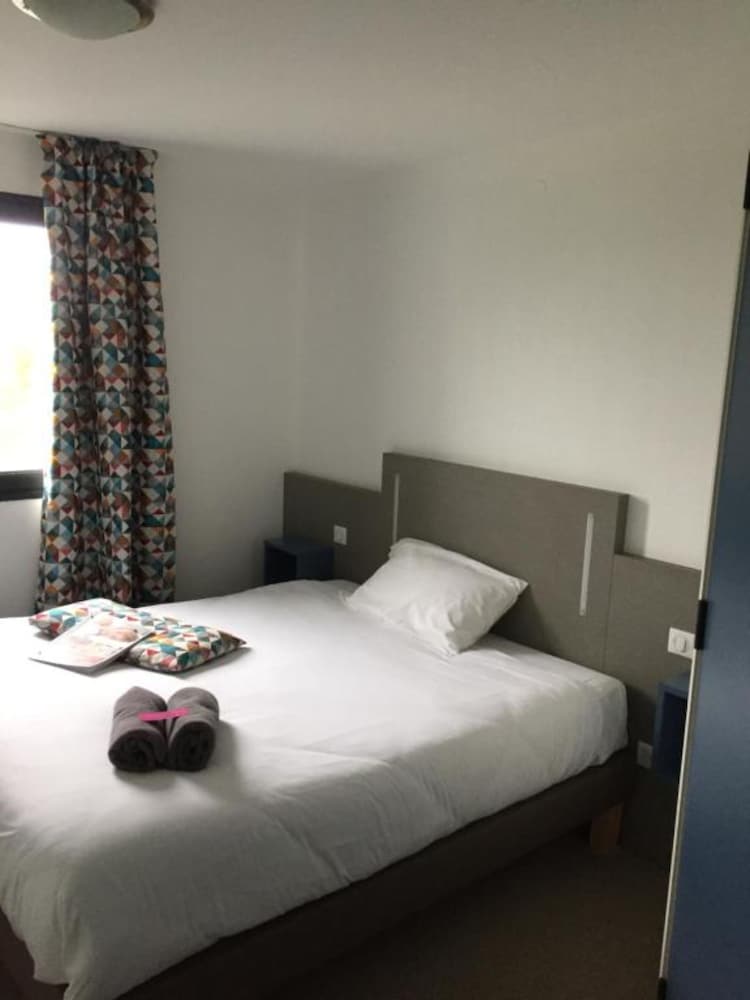 Room, Multiple Beds - Photo 8