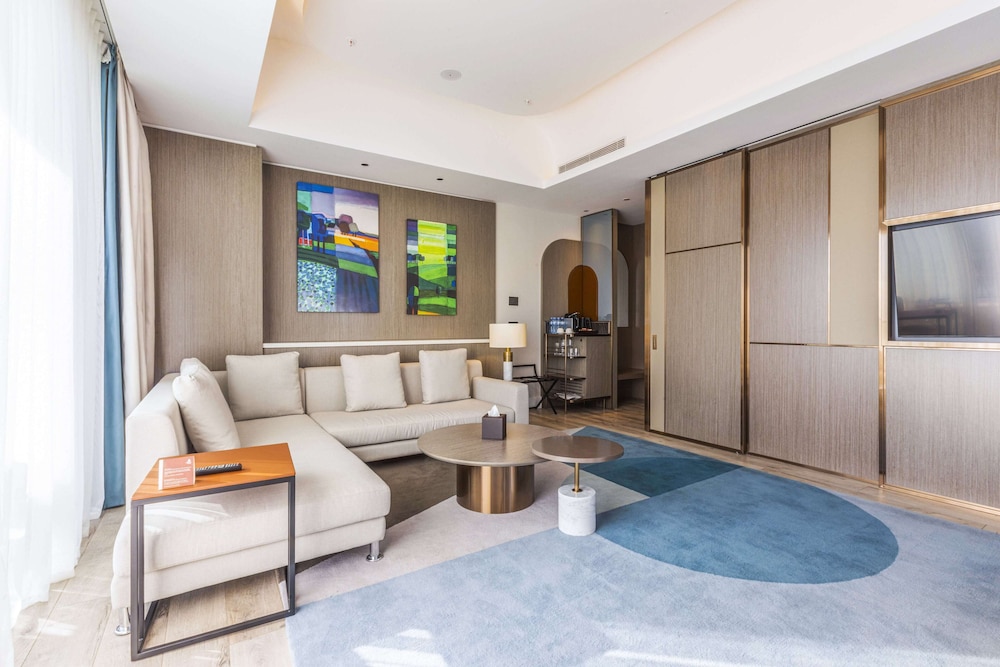 Suite with Balcony, Canal View - Photo 7