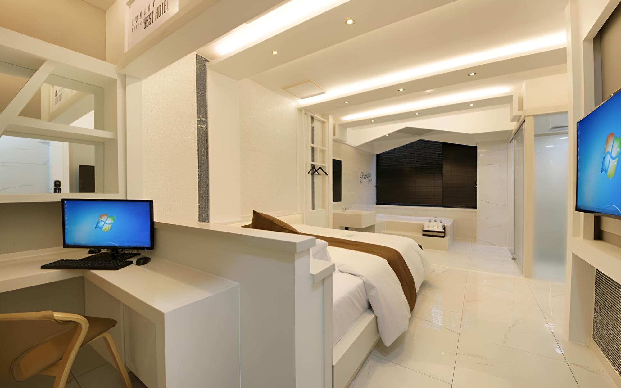 Room (VIP) - Photo 8