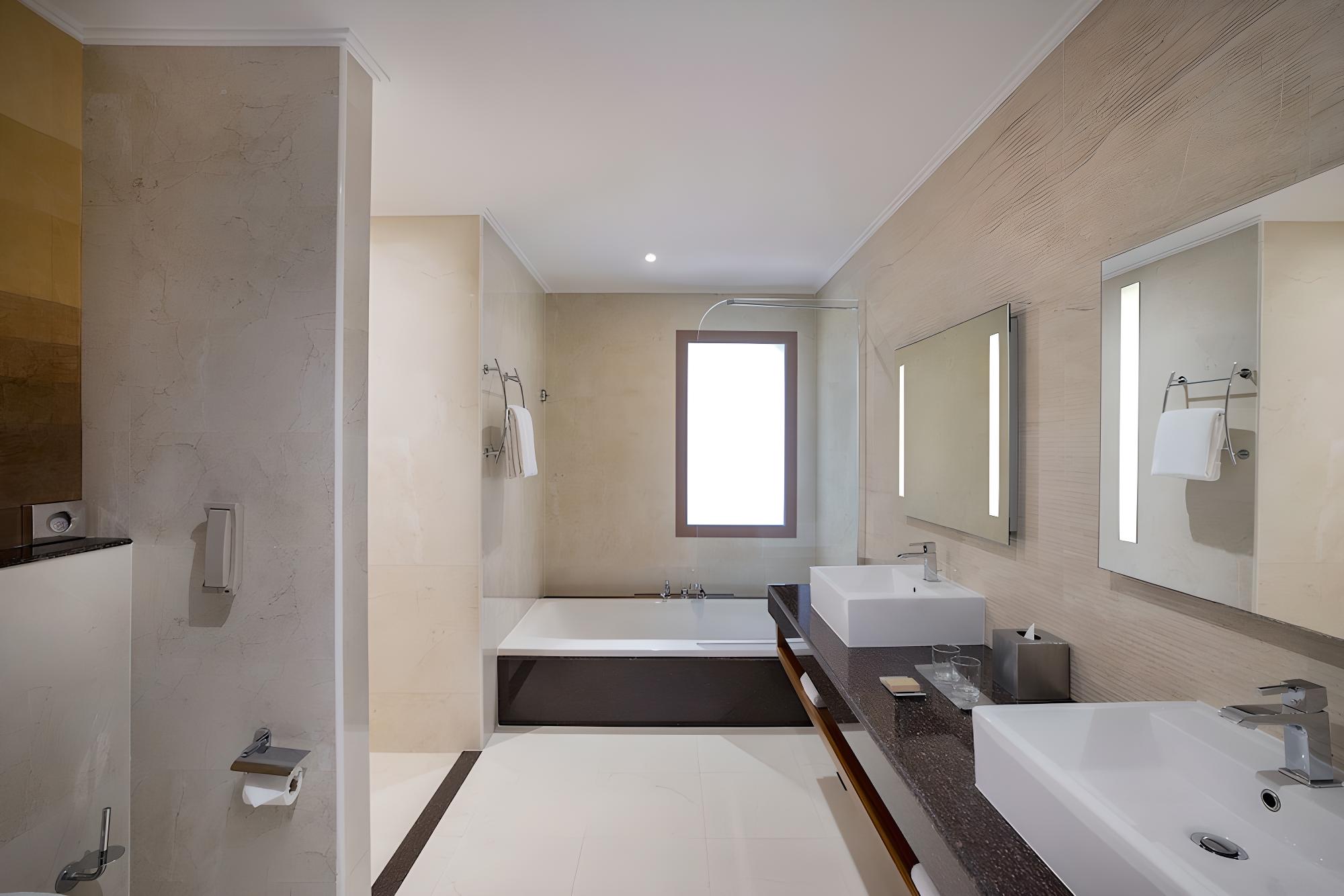 Junior Suite, 1 King Bed photo 2