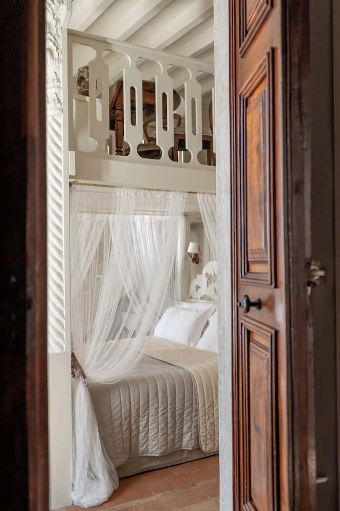 Suite - Photo 12