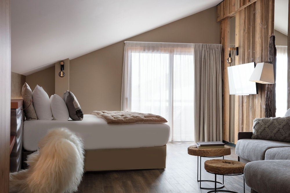 Suite, 1 King Bed with Sofa bed, Mountain View at Grandes Rousses Hotel & Spa Suite, 1 King Bed with Sofa bed, Mountain View at Grandes Rousses Hotel & Spa