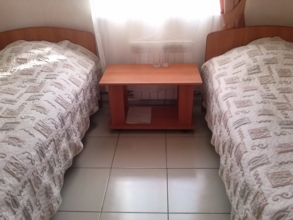 Economy Twin Room, 2 Twin Beds photo 3