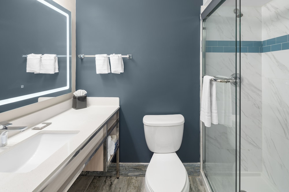 Room, 1 King Bed, Balcony