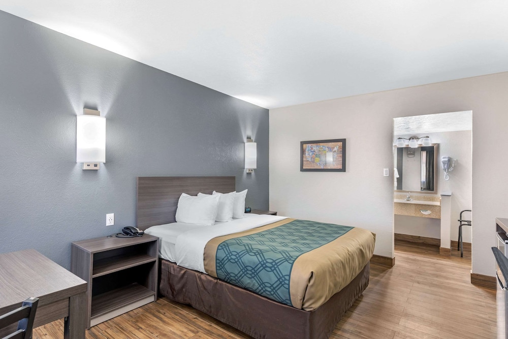 Standard Room, 1 Queen Bed, Non Smoking - Photo 3