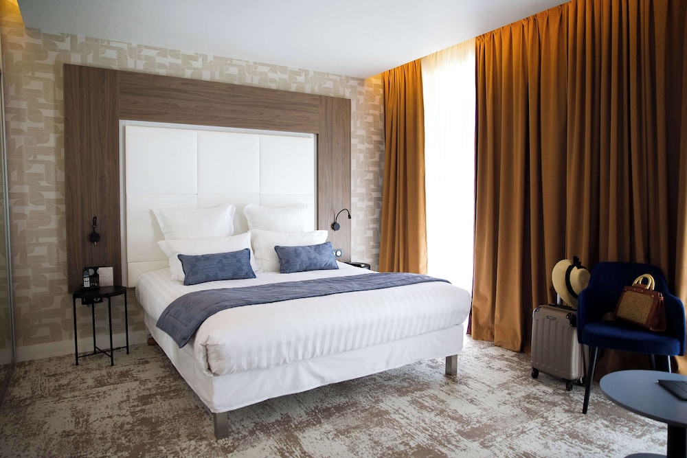 Exclusive Room, 1 King Bed, Non Smoking - Photo 1