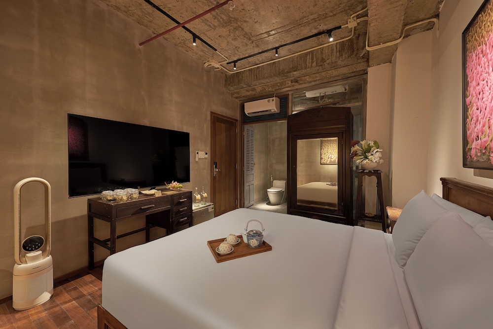 Artist Hideaway Room ( Internal Window )