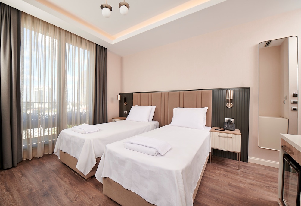 Deluxe Corner Room photo 1