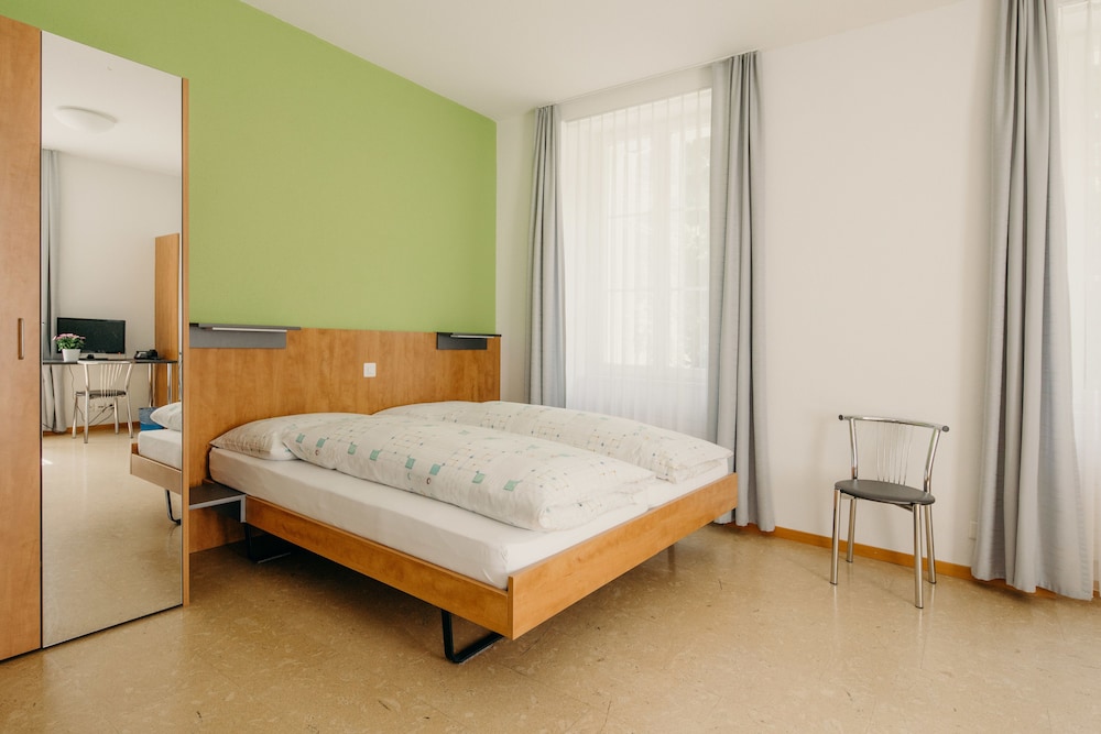 Standard Twin Room - Photo 7