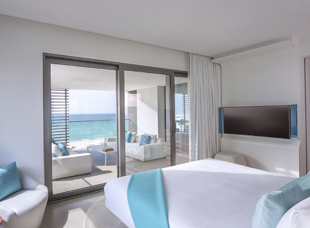 Ultra Suite Sea View