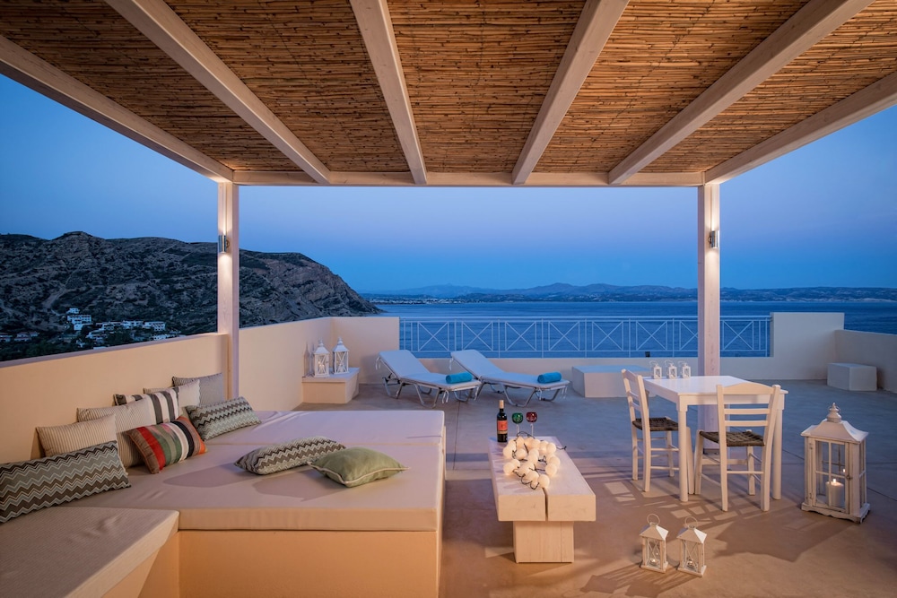 Deluxe Penthouse Suite | Panoramic Sea View & Outdoor Hot Tub - Photo 6
