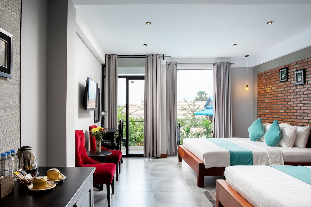 Family Quadruple Room, 1 Bedroom, Balcony, Pool View photo 3